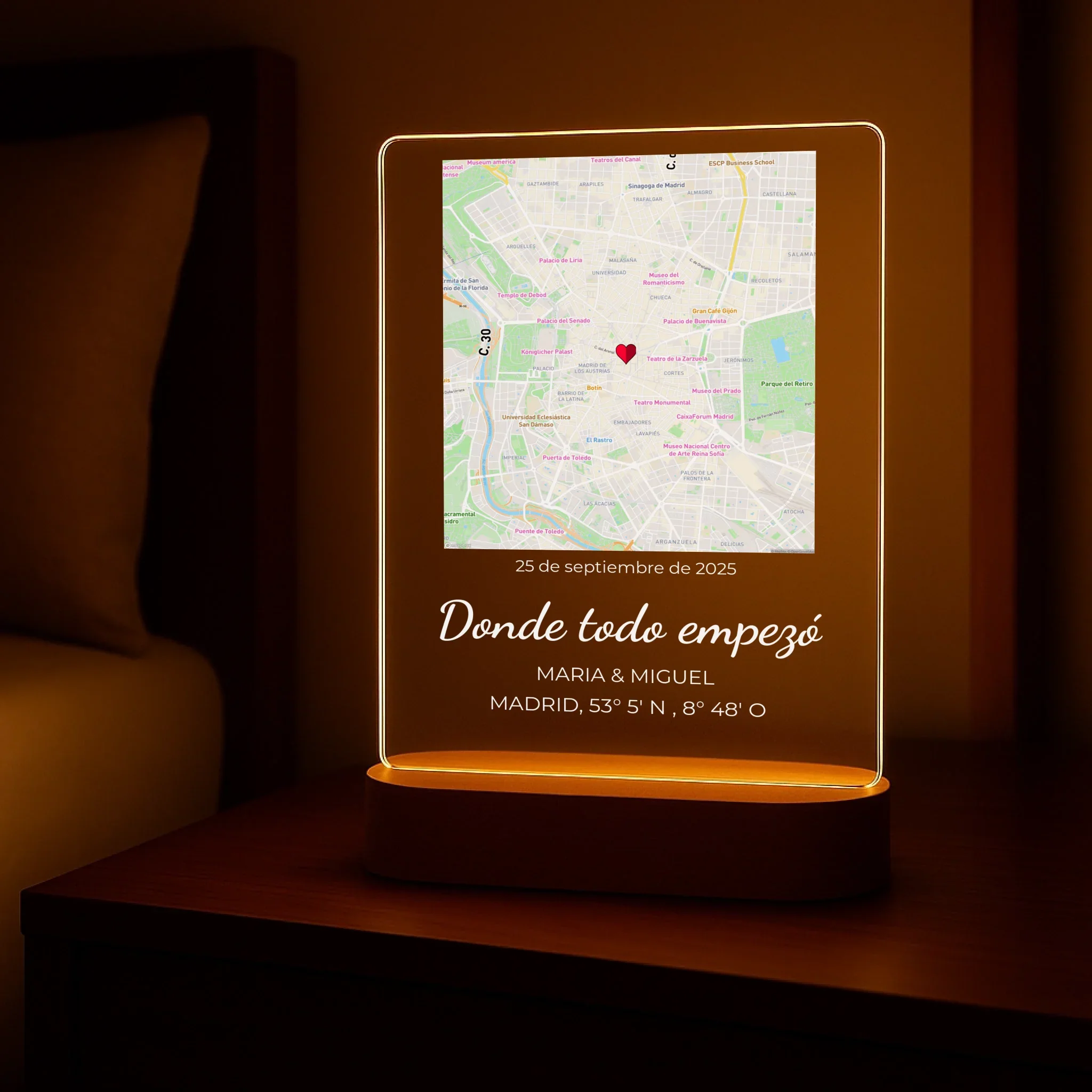 “Nuestro momento” – Luz nocturna personalizada (incluye base de madera) - Image 2